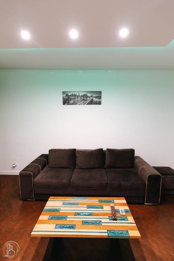 Zaza Apartament - Central Area, With Balcony Târgu Jiu Exterior foto