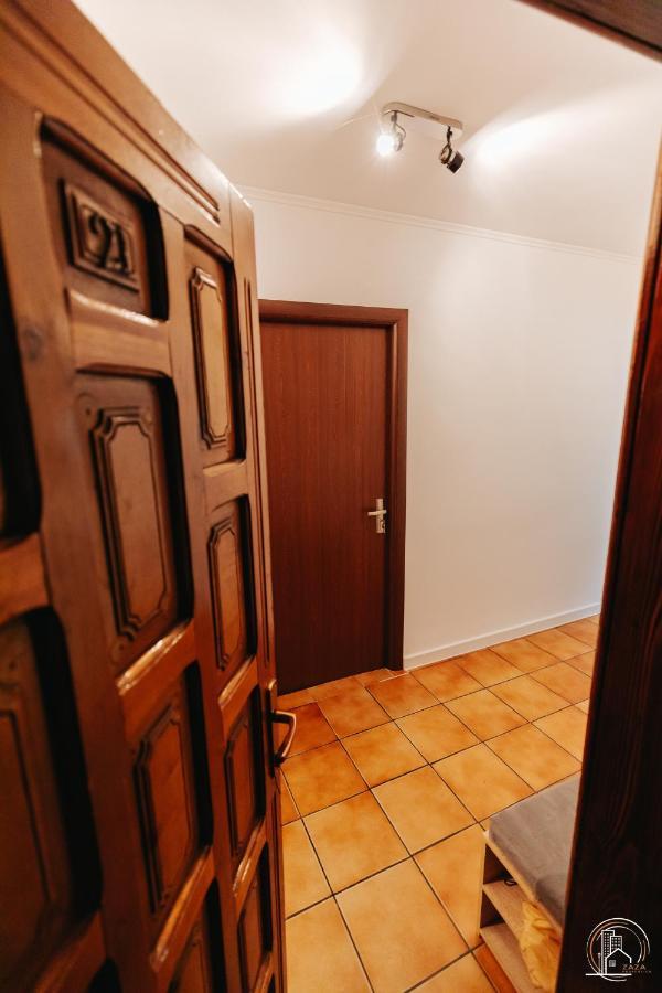 Zaza Apartament - Central Area, With Balcony Târgu Jiu Exterior foto